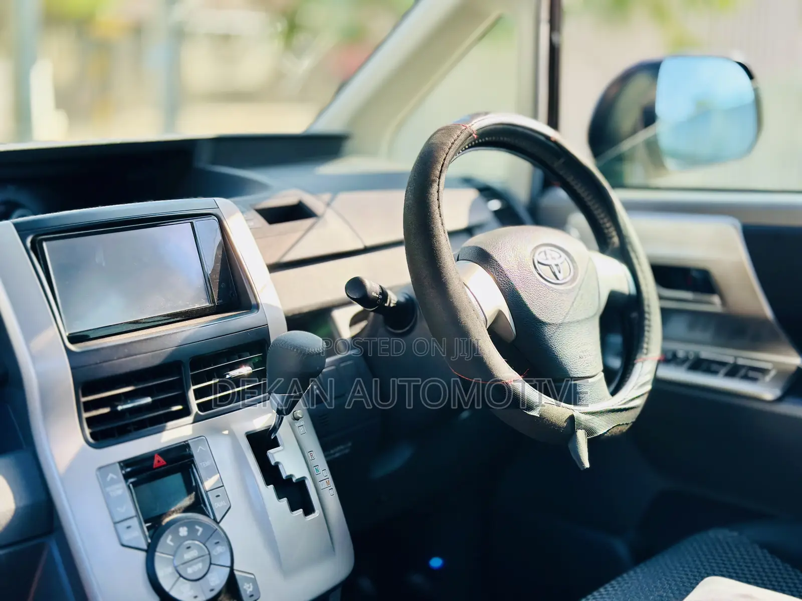 Toyota Noah 2.0 143hp FWD (8 Seater) 2009 Black