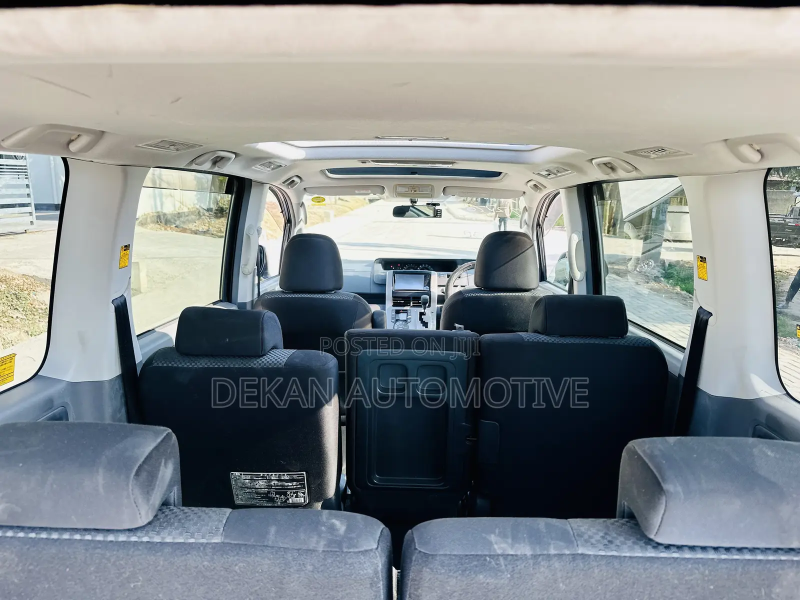 Toyota Noah 2.0 143hp FWD (8 Seater) 2009 Black