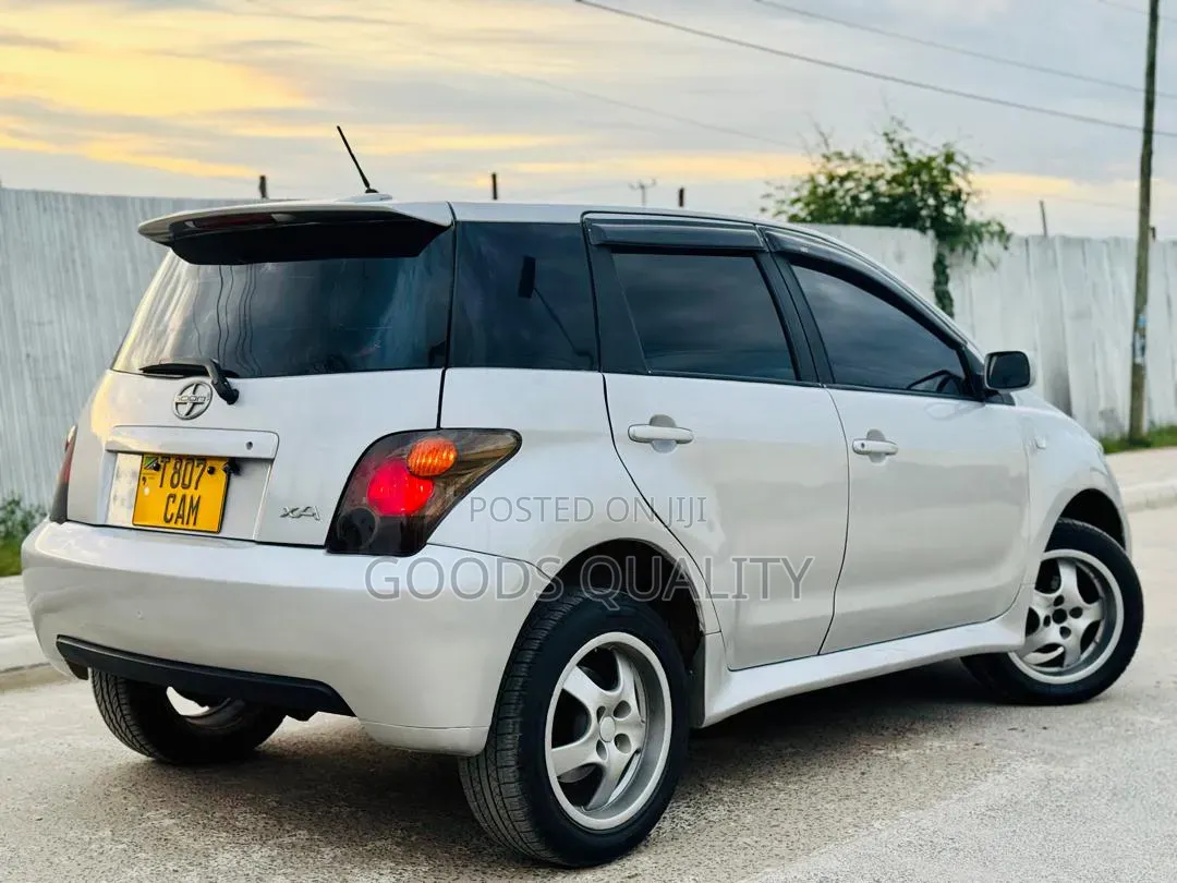 Toyota IST 2005 Silver