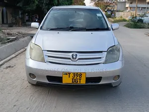 Toyota IST 2004 Silver