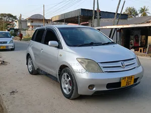 Toyota IST 2004 Silver