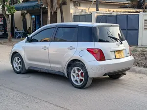 Toyota IST 2004 Silver