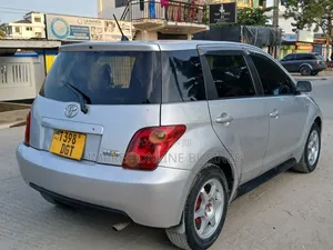 Toyota IST 2004 Silver