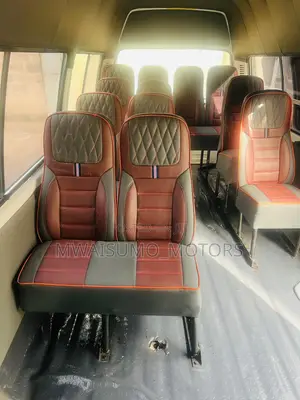 Toyota HiAce 2000 White