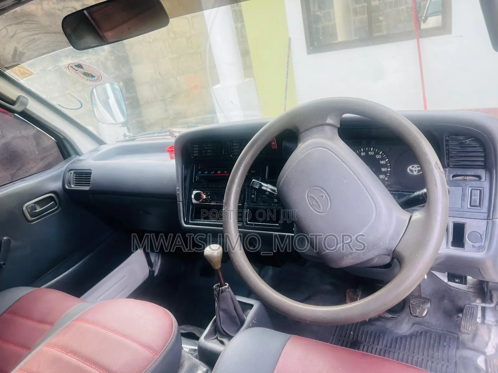 Toyota HiAce 2000 White