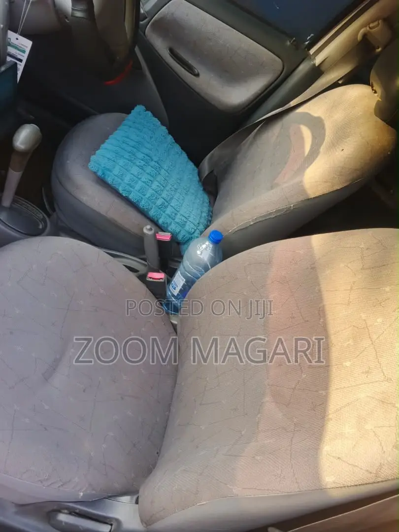 Toyota Vitz 2003 Silver