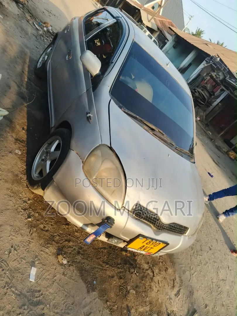 Toyota Vitz 2003 Silver