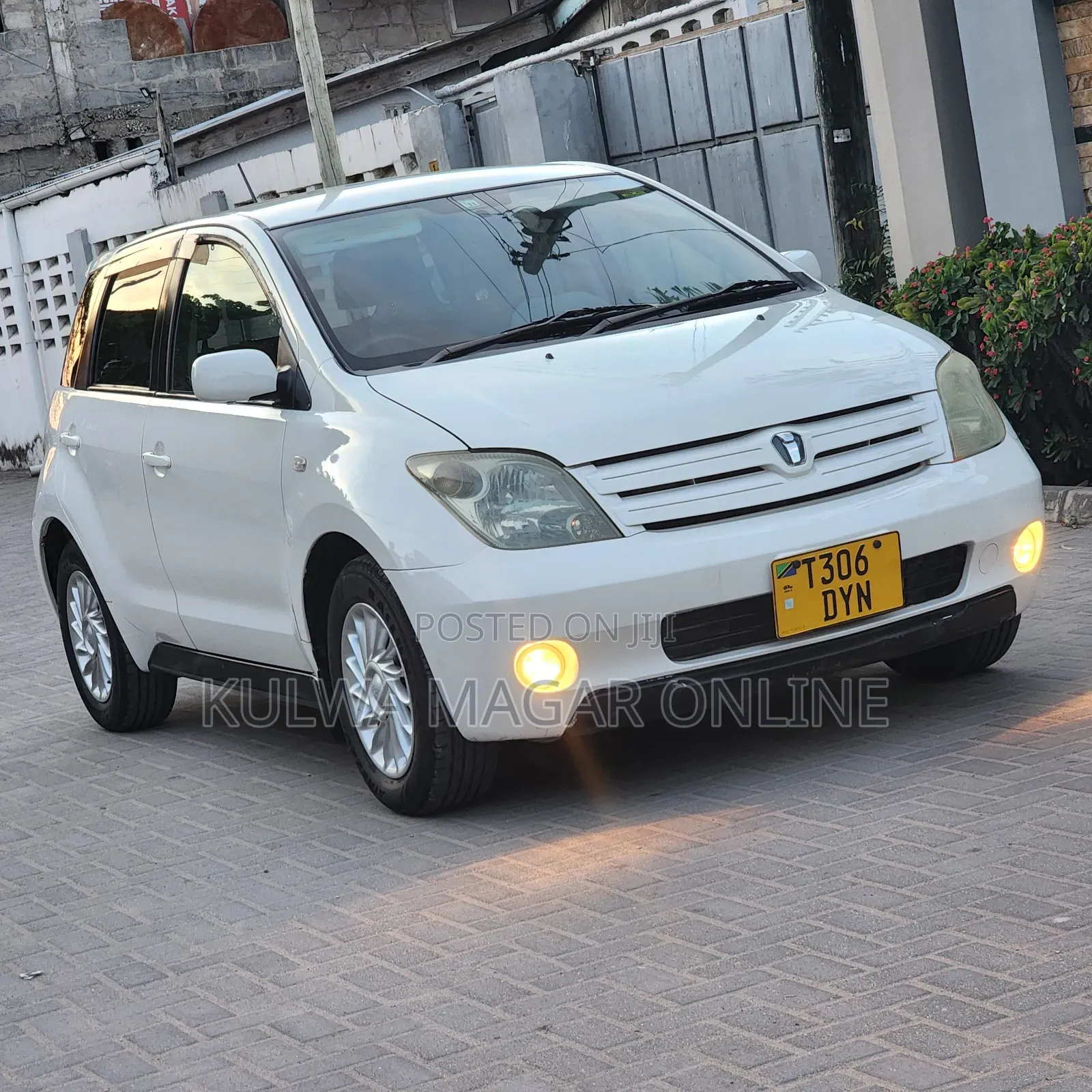 Toyota IST 2003 White