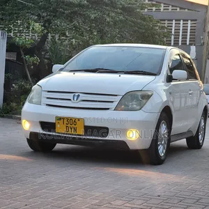 Toyota IST 2003 White