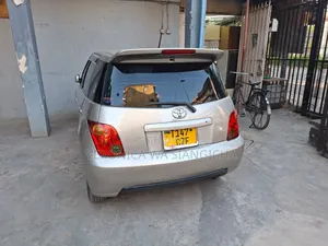 Toyota IST 2005 Gray