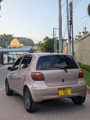 Toyota Vitz 2004 Silver