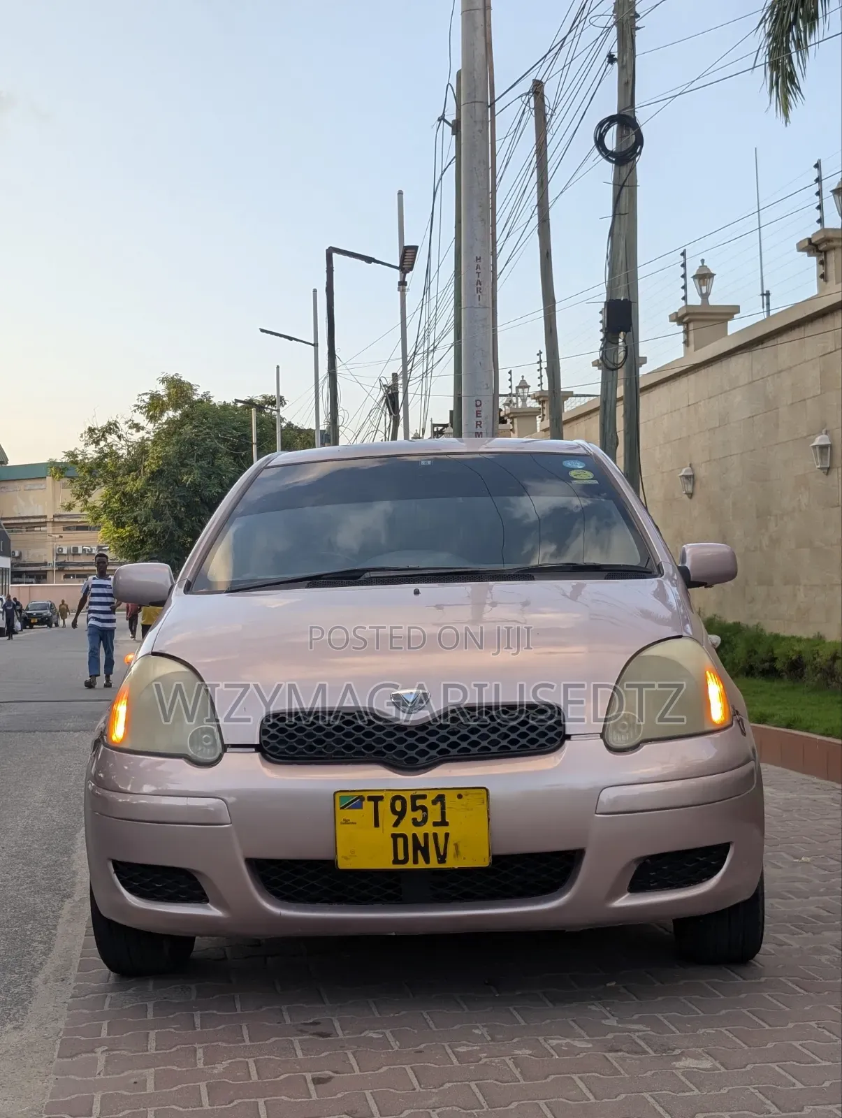 Toyota Vitz 2004 Silver