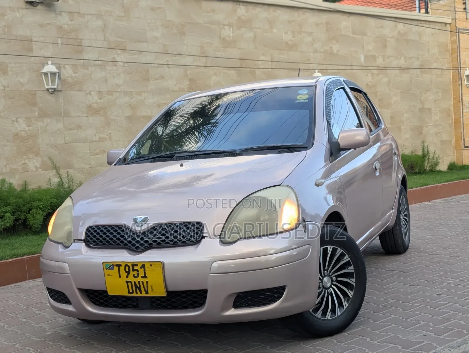 Toyota Vitz 2004 Silver