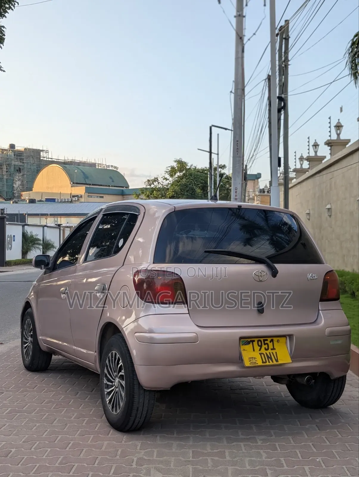 Toyota Vitz 2004 Silver