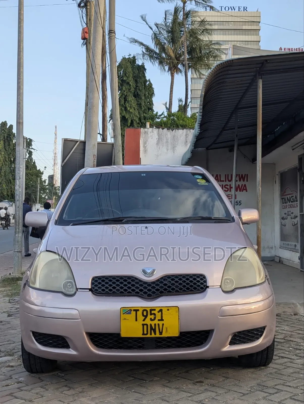 Toyota Vitz 2004 Silver
