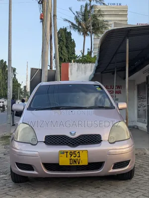 Toyota Vitz 2004 Silver