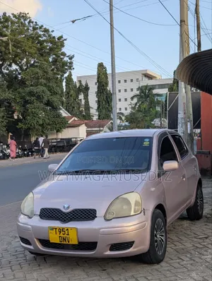 Toyota Vitz 2004 Silver