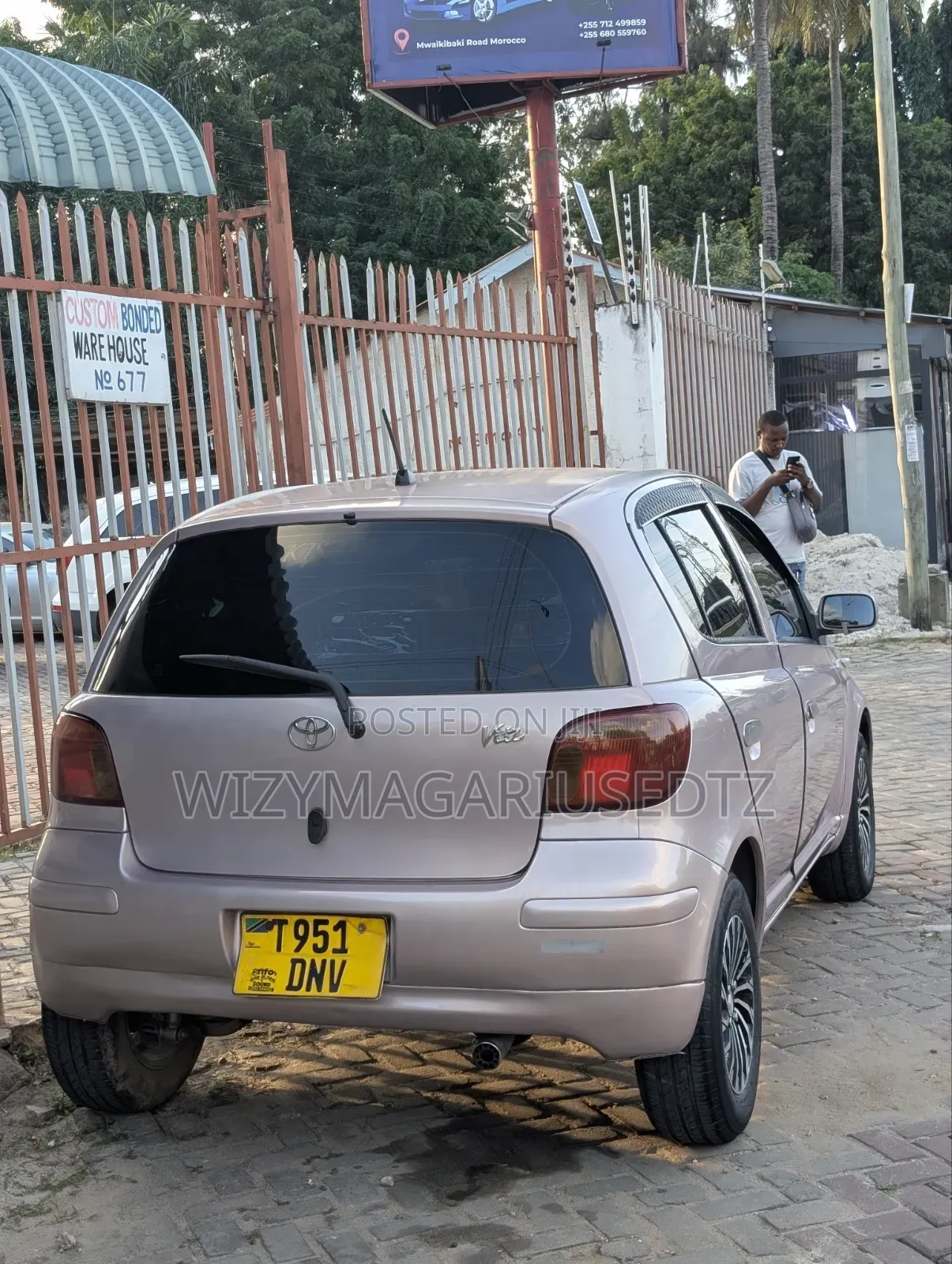 Toyota Vitz 2004 Silver