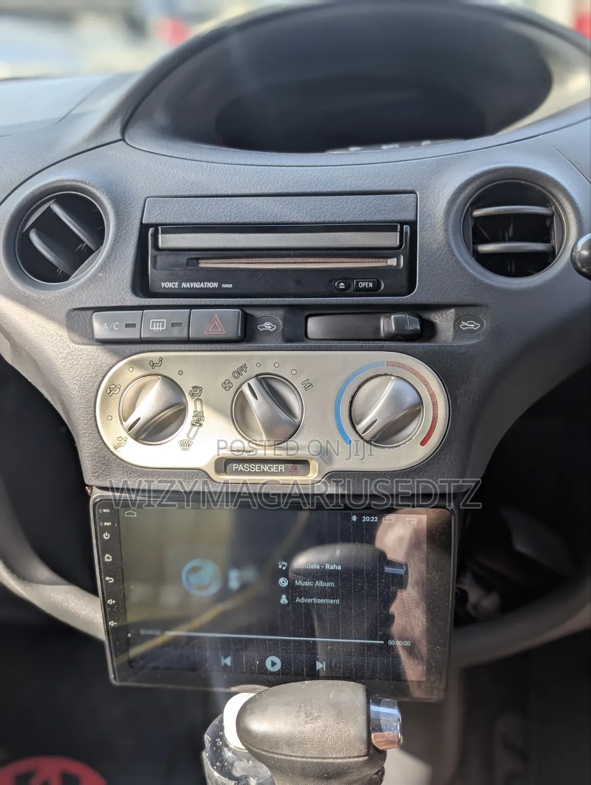 Toyota Vitz 2004 Silver