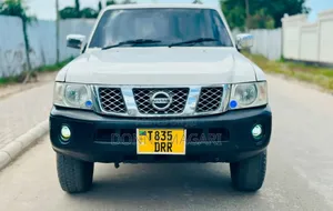 Nissan Patrol 2006 White