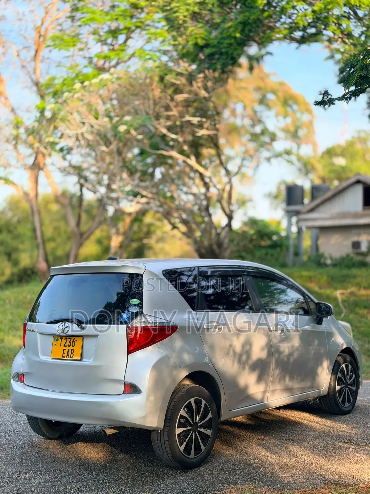 Toyota Ractis 2011 Silver
