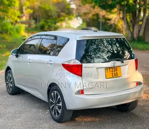 Toyota Ractis 2011 Silver