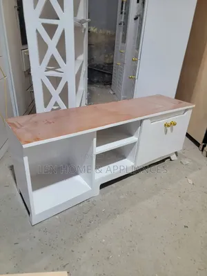 Showcase Color White and Brown