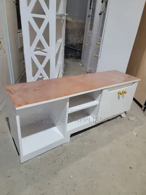 Showcase Color White and Brown