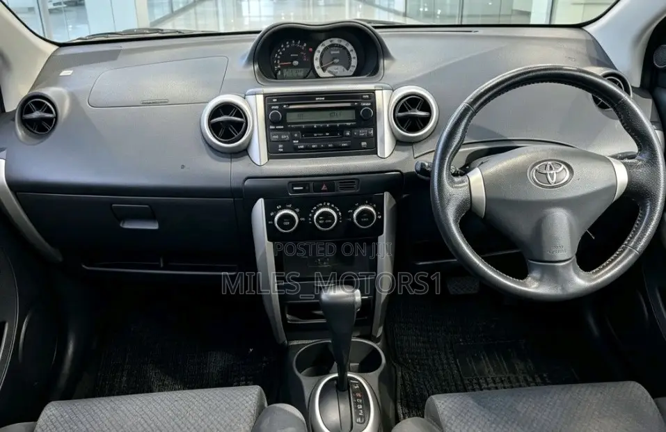 Toyota IST 2005 Silver