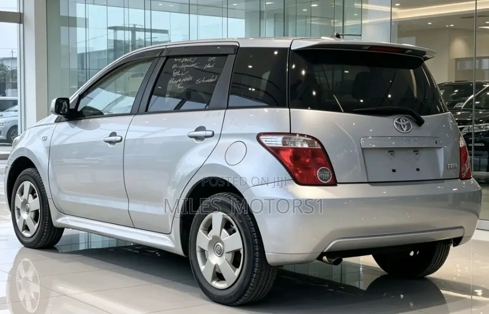 Toyota IST 2005 Silver