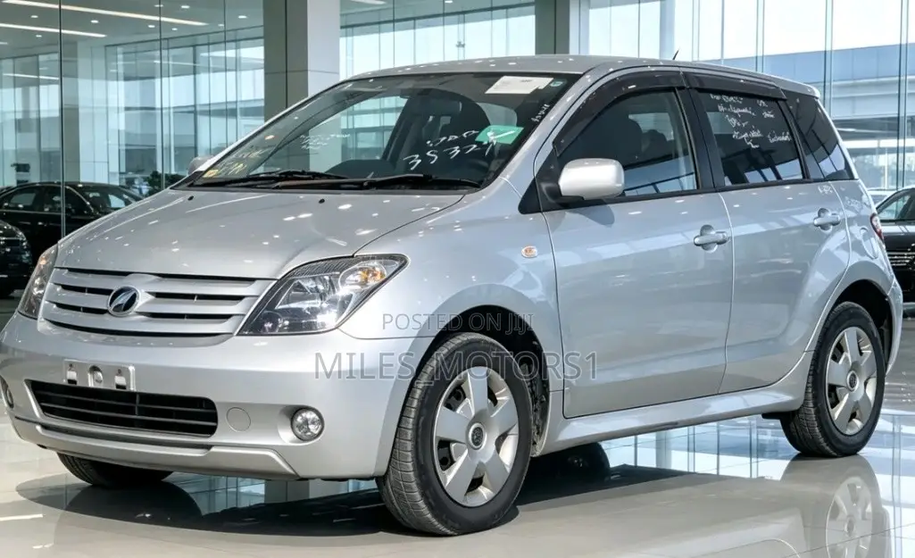 Toyota IST 2005 Silver