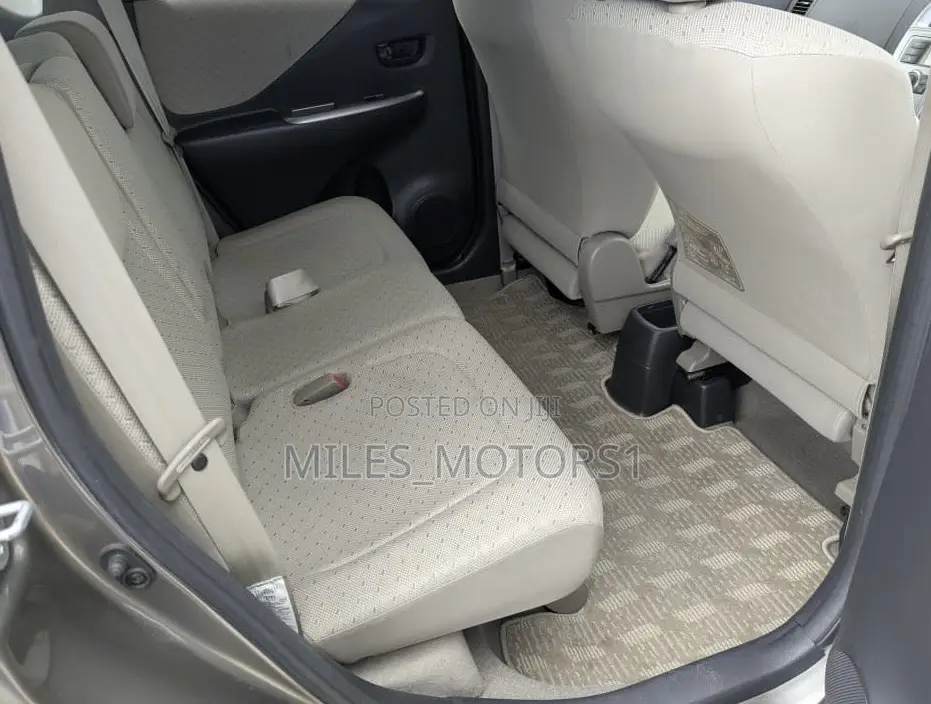Toyota Ractis 2005 Gray