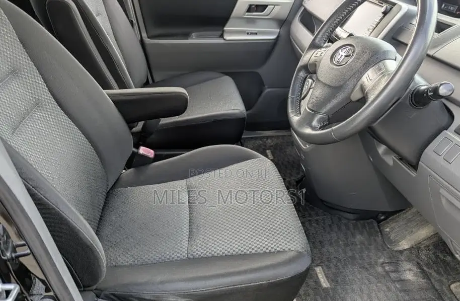 Toyota Noah 2007 Black