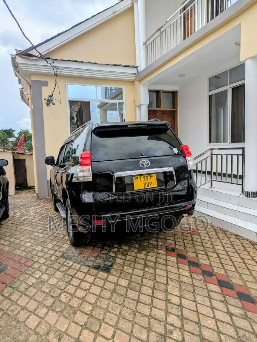 Toyota Land Cruiser Prado 2011 Black
