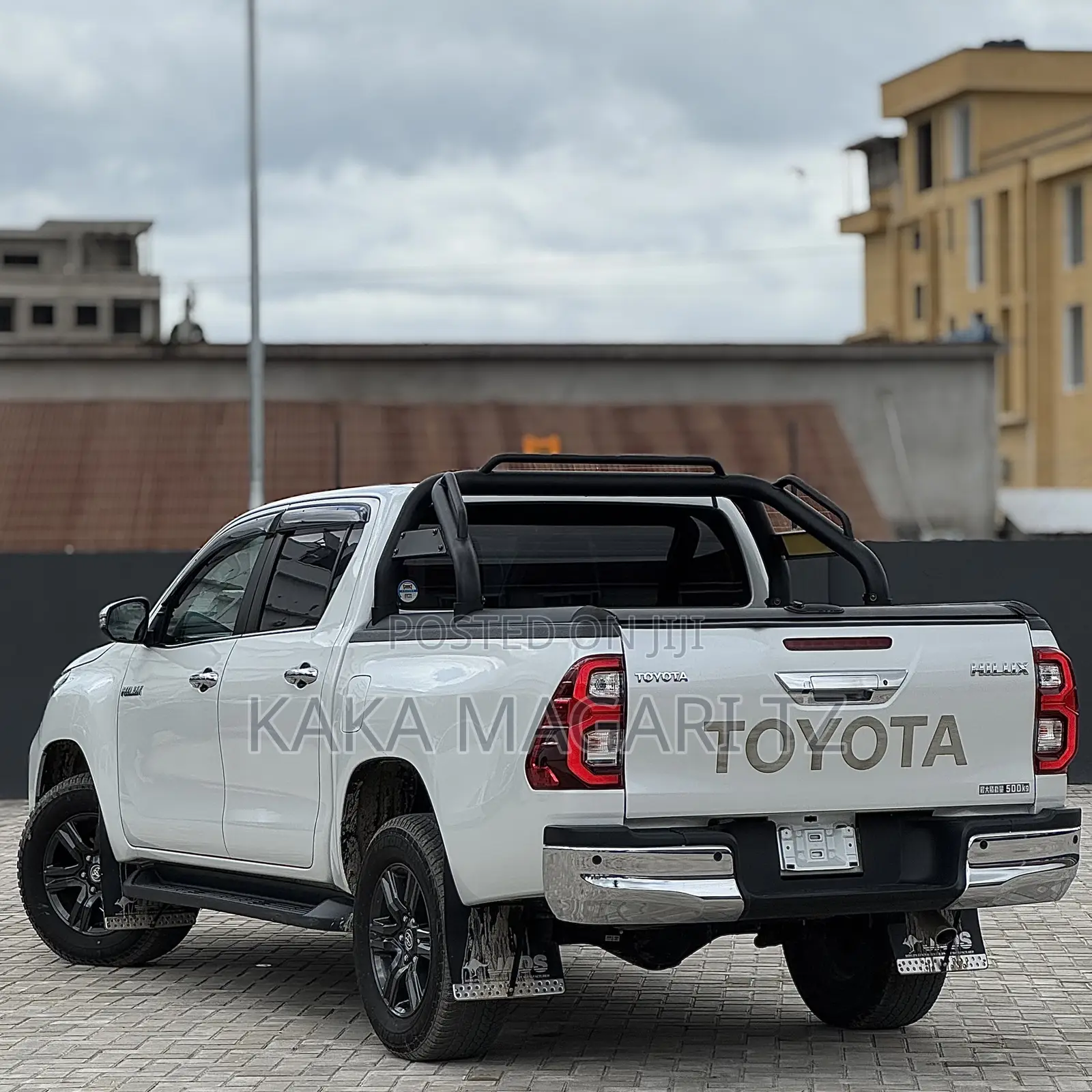 Toyota Hilux 2023 White