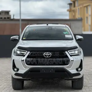 Toyota Hilux 2023 White