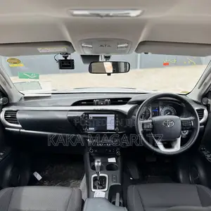 Toyota Hilux 2023 White