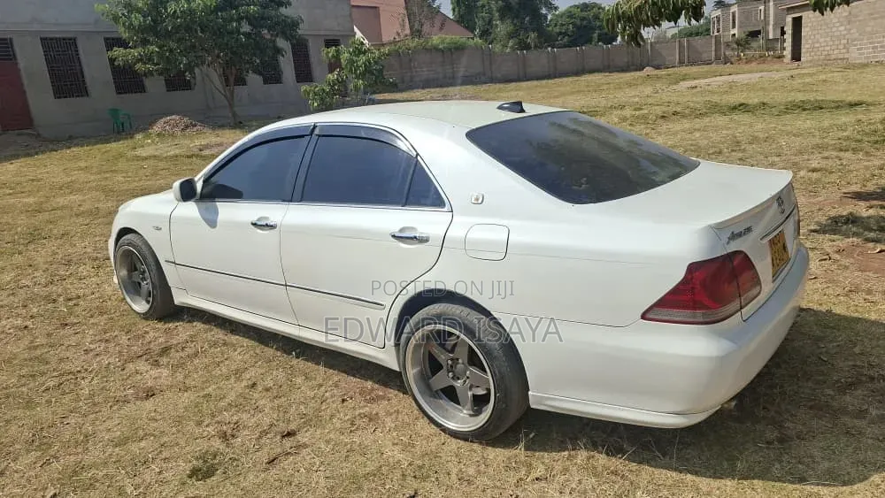 Toyota Crown 2006 Pearl