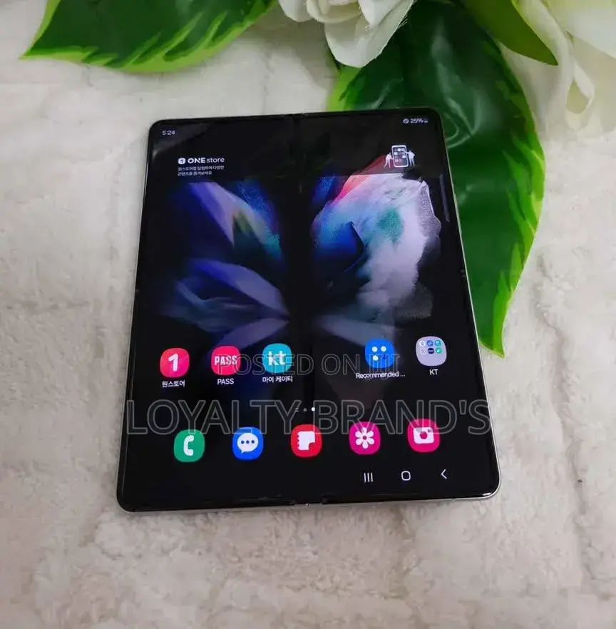 New Samsung Galaxy Z Fold3 5G 256 GB Silver