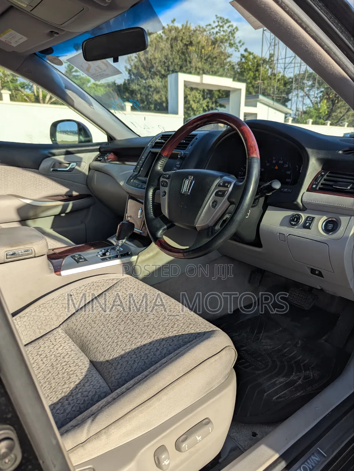 Toyota Crown 2010 Black