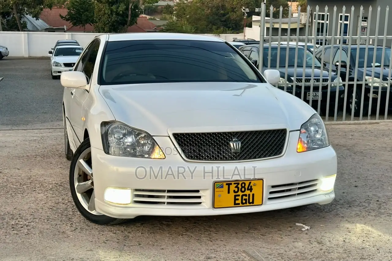 Toyota Crown Royale 2005 Pearl