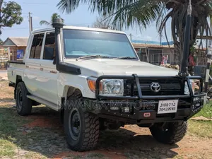 Toyota Land Cruiser 2018 White