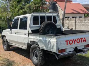 Toyota Land Cruiser 2018 White