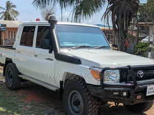 Toyota Land Cruiser 2018 White