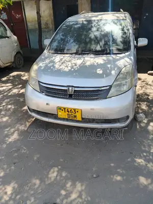 Toyota ISIS 2005 Silver
