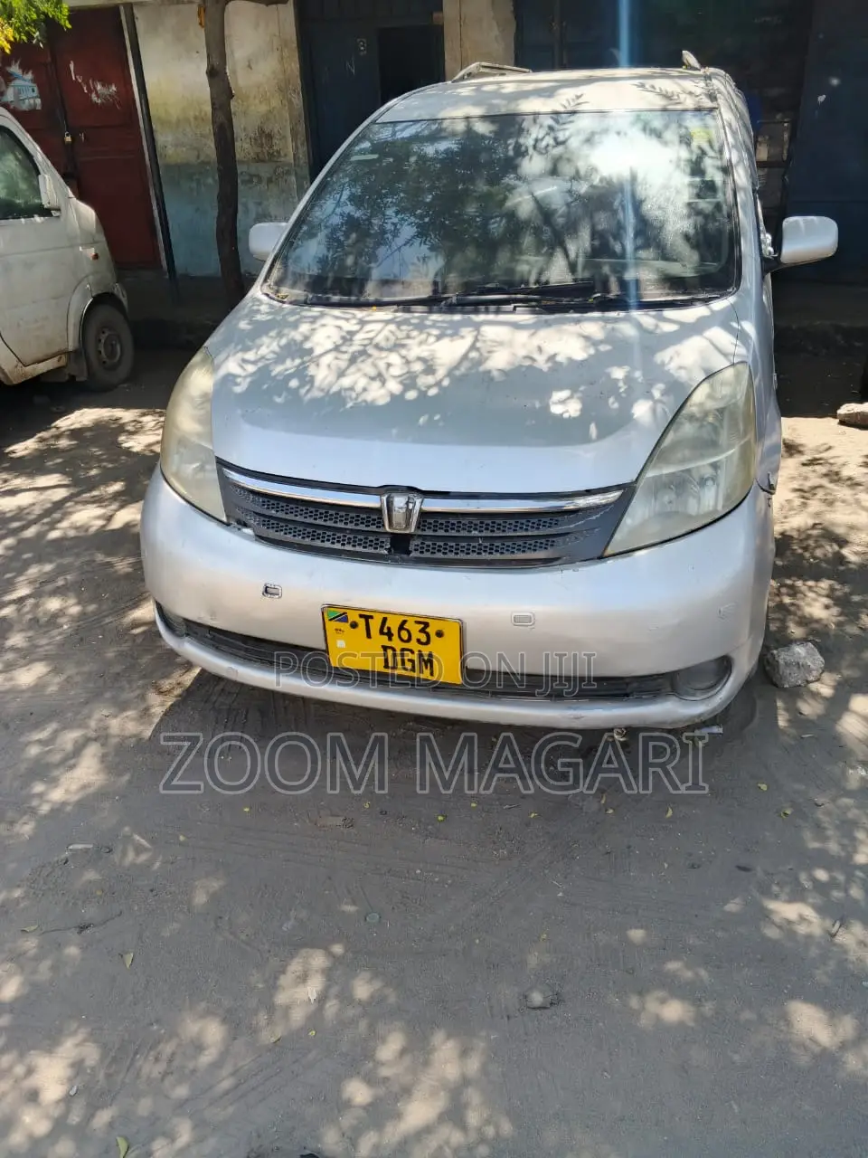 Toyota ISIS 2005 Silver