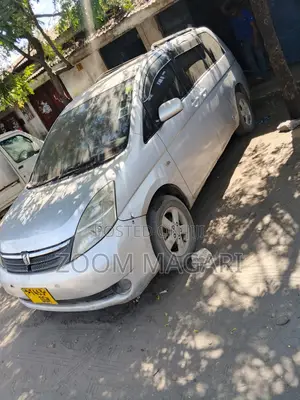 Toyota ISIS 2005 Silver
