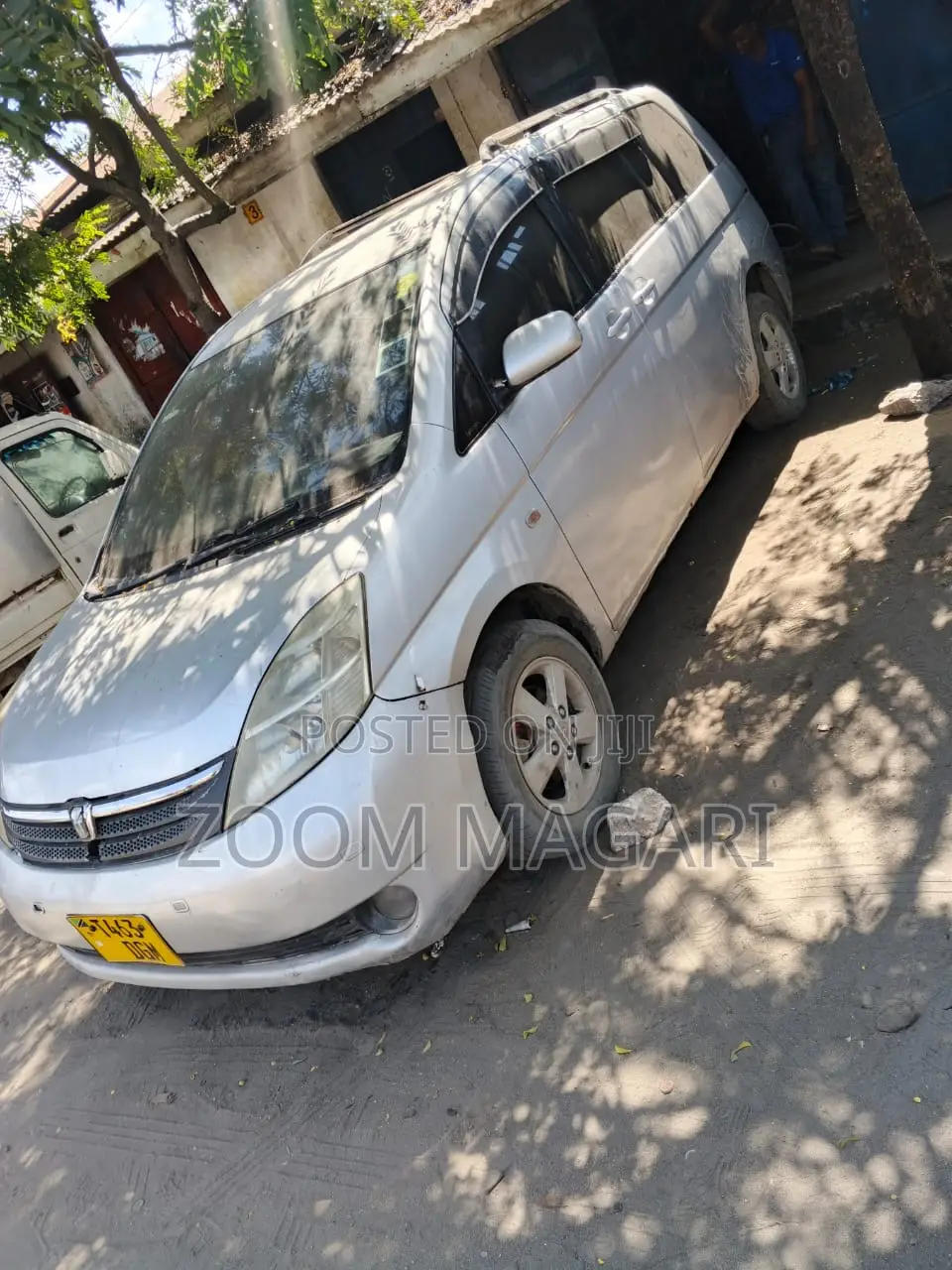 Toyota ISIS 2005 Silver