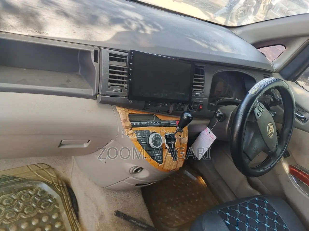 Toyota ISIS 2005 Silver