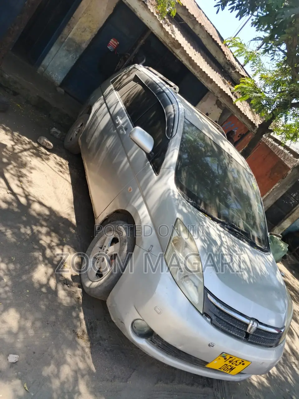 Toyota ISIS 2005 Silver